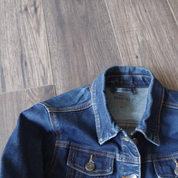 Cropped Dark Washed RW & CO Jean Coat - Picture 5 of 6